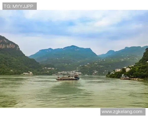 李泓澎的成长之路与艺术追求探索人生的多重可能性 李泓澎的成长之路与艺术追求探索人生的多重可能性